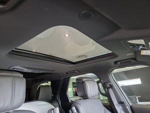 Land Rover Discovery D300 R-Dynamic HSE - Image 9