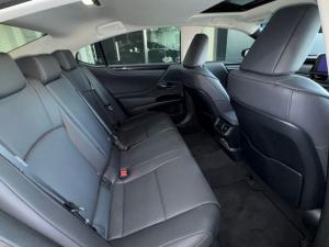 Lexus ES 300h EX - Image 11