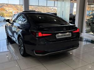 Lexus ES 300h EX - Image 7