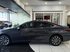 Lexus ES 300h EX - Image 8