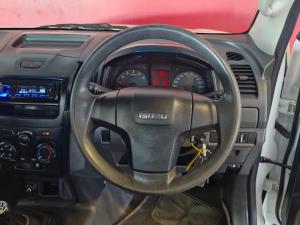 Isuzu D-Max Gen 6 250 single cab Fleetside safety - Image 12