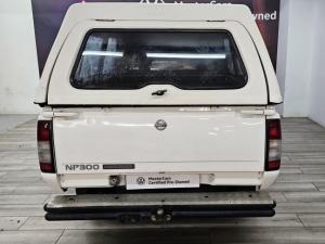 Nissan NP300 Hardbody 2.5TDi (aircon) - Image 11