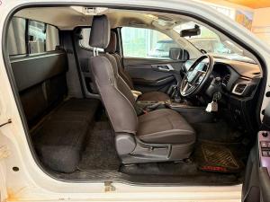 Isuzu D-Max 1.9TD Extended cab LS manual - Image 11