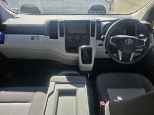 Toyota Quantum 2.8 LWB panel van manual - Image 6