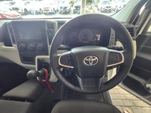 Toyota Quantum 2.8 LWB panel van manual - Image 8