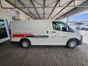 Toyota Quantum 2.8 LWB panel van manual - Image 3