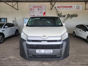 Toyota Quantum 2.8 LWB panel van manual - Image 4