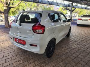 Toyota Vitz 1.0 XR manual - Image 2