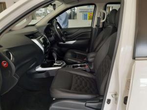 Nissan Navara 2.5DDTI LE/LE Plus automatic D/C - Image 11