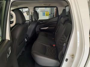 Nissan Navara 2.5DDTI LE/LE Plus automatic D/C - Image 12