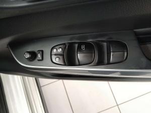 Nissan Navara 2.5DDTI LE/LE Plus automatic D/C - Image 18