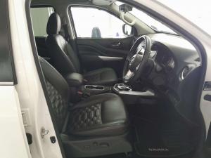 Nissan Navara 2.5DDTI LE/LE Plus automatic D/C - Image 19