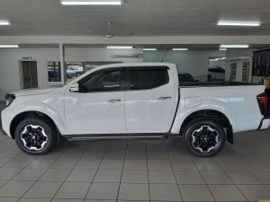 Nissan Navara 2.5DDTI LE/LE Plus automatic D/C - Image 3