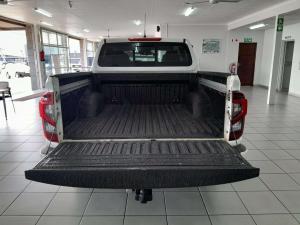 Nissan Navara 2.5DDTI LE/LE Plus automatic D/C - Image 5