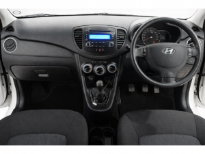 Hyundai i10 1.1 Motion - Image 11