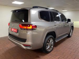 Toyota Land Cruiser 300 3.5T ZX - Image 3