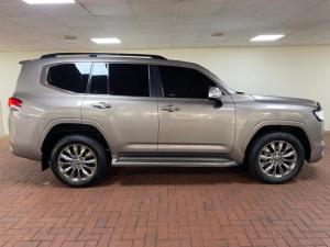 Toyota Land Cruiser 300 3.5T ZX - Image 5