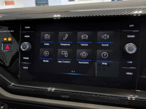 Volkswagen Polo hatch 1.0TSI Life auto - Image 3