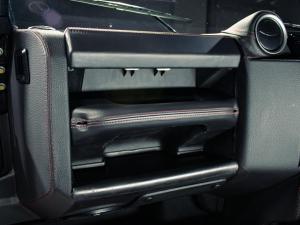 Land Rover Defender 110 TD station wagon S - Image 27