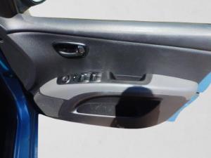 Hyundai i10 1.25 Fluid - Image 10