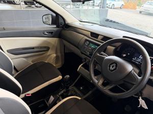 Renault Triber 1.0 Expression - Image 10