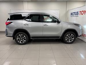 Toyota Fortuner 2.4GD-6 4x4 - Image 3