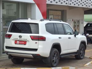 Toyota Land Cruiser 300 3.3D GR-Sport - Image 2