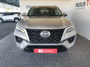 Toyota Fortuner 2.4GD-6 manual - Image 4