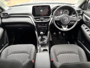 Toyota Urban Cruiser 1.5 XR manual - Image 6