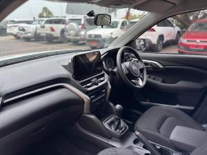 Toyota Urban Cruiser 1.5 XR manual - Image 7