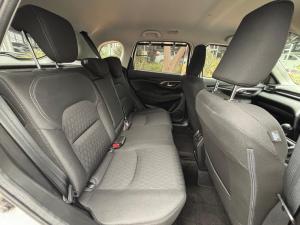 Toyota Urban Cruiser 1.5 XR manual - Image 9