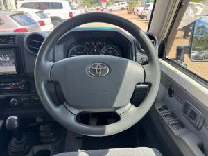 Toyota Land Cruiser 79 4.5D-4D V8 double cab LX - Image 8