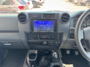Toyota Land Cruiser 79 4.5D-4D V8 double cab LX - Image 11