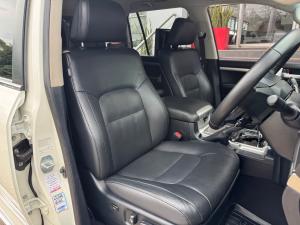 Toyota Land Cruiser 200 4.5D-4D V8 VX-R - Image 15