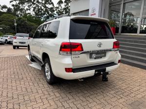 Toyota Land Cruiser 200 4.5D-4D V8 VX-R - Image 20