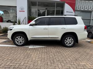 Toyota Land Cruiser 200 4.5D-4D V8 VX-R - Image 21