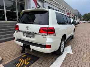 Toyota Land Cruiser 200 4.5D-4D V8 VX-R - Image 2