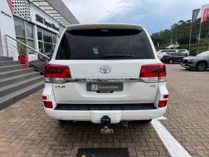 Toyota Land Cruiser 200 4.5D-4D V8 VX-R - Image 5