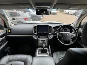 Toyota Land Cruiser 200 4.5D-4D V8 VX-R - Image 6