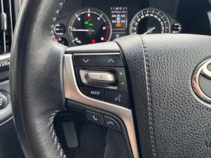 Toyota Land Cruiser 200 4.5D-4D V8 VX-R - Image 9