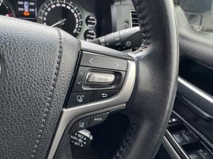 Toyota Land Cruiser 200 4.5D-4D V8 VX-R - Image 10