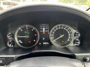 Toyota Land Cruiser 200 4.5D-4D V8 VX-R - Image 11