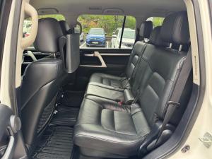 Toyota Land Cruiser 200 4.5D-4D V8 VX-R - Image 16