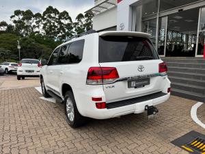 Toyota Land Cruiser 200 4.5D-4D V8 VX-R - Image 20