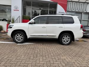 Toyota Land Cruiser 200 4.5D-4D V8 VX-R - Image 21