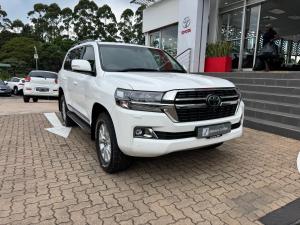 Toyota Land Cruiser 200 4.5D-4D V8 VX-R - Image 1