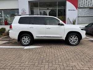Toyota Land Cruiser 200 4.5D-4D V8 VX-R - Image 3