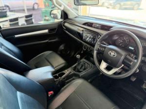 Toyota Hilux 2.4 GD-6 RB SRS/C - Image 10