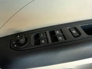 Renault Triber 1.0 Prestige auto - Image 16