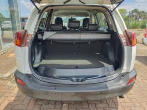 Toyota RAV4 2.0 GX - Image 11